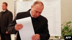 Владимир Путин голосует на выборах в Госдуму, 18 сентября 2016 года